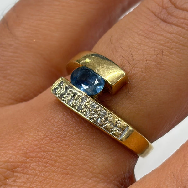 Bague en Or Jaune 18 K avec Diamants et Saphir