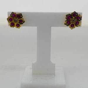 Boucles d'oreilles en or jaune avec pierres roses