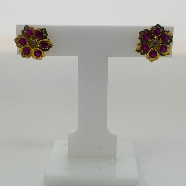 Boucles d'oreilles en or jaune avec pierres roses