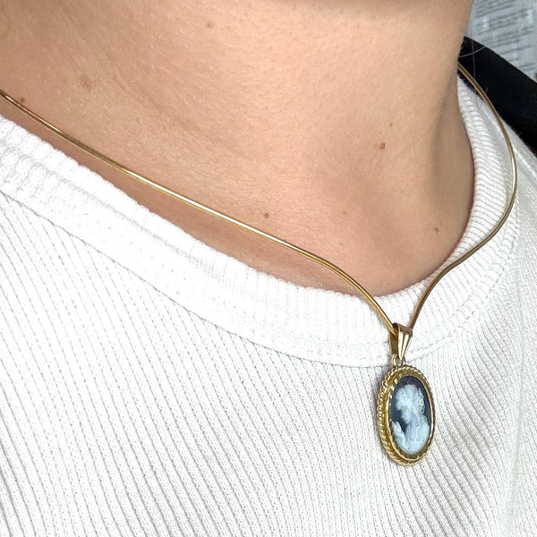 Pendentif en Or Jaune Motif Camée Fond Bleu 18K - 2.49G