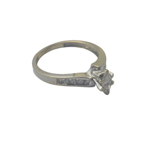 Bague marquise en or blanc 18 carats avec diamants