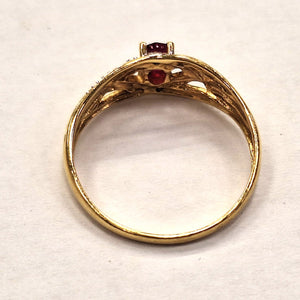 Bague en or jaune 18 carats avec rubis et diamants - T 53
