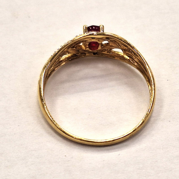 Bague en or jaune 18 carats avec rubis et diamants - T 53