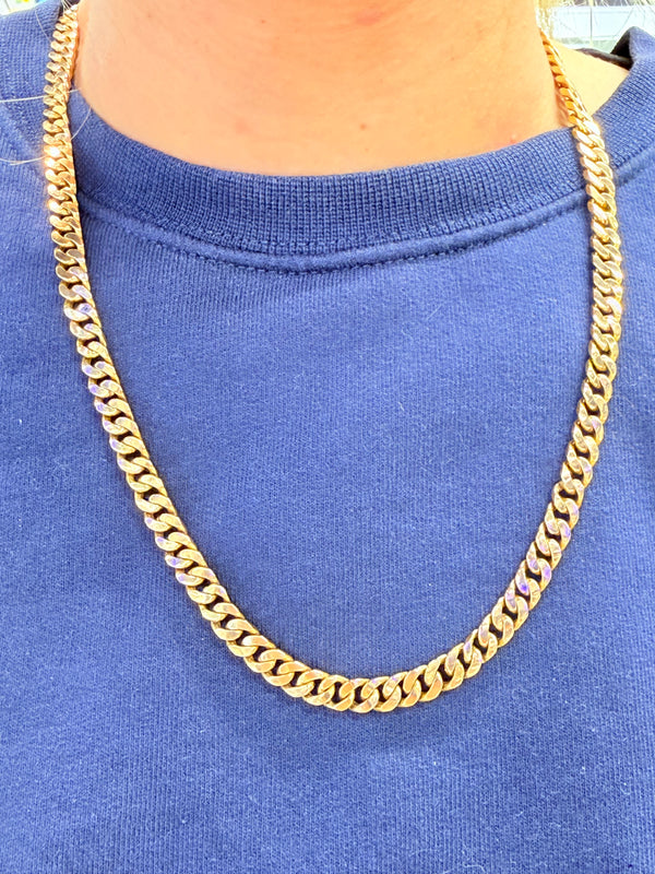 Longue chaîne en or jaune 18k
