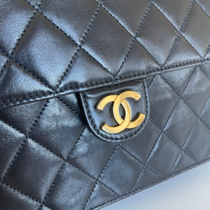 Sac à main Chanel Single Flap en cuir noir