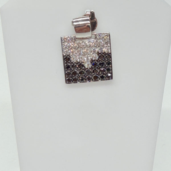 Pendentif en or blanc avec diamants noirs et blancs
