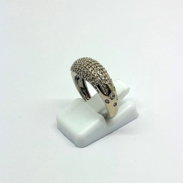 Bague empierrée en or gris 18K