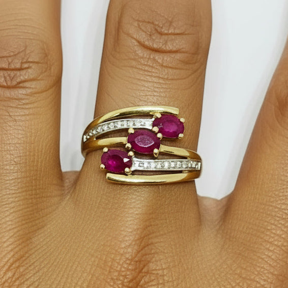 Bague en Or jaune 18K - 3 Rubis- Taille 53 - 3g
