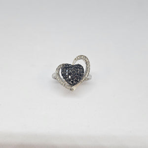 Bague Coeur en Or Blanc 18k avec Diamants Noirs et Blancs
