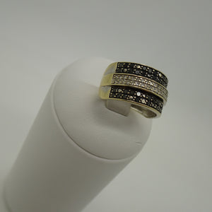Bague en Or Gris 18K avec Pavage de Diamants