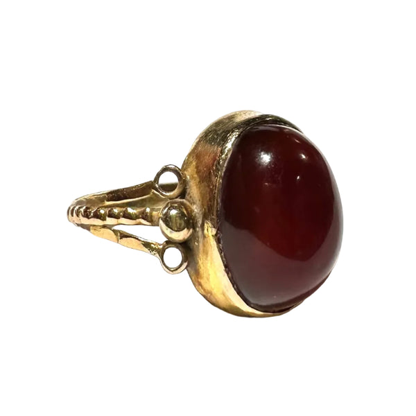 Bague en or jaune 18 carats sertie d'un grenat