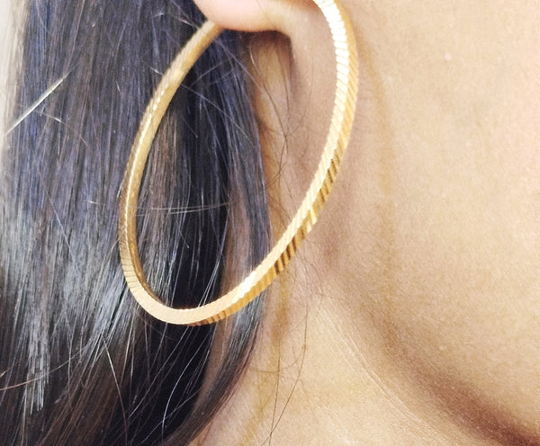 Boucles d'oreilles créoles en or jaune 18K 7.29 Grs
