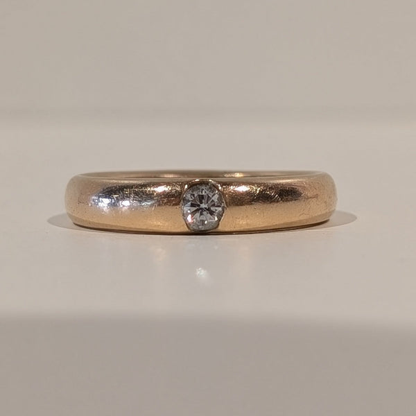 Jonc en or jaune 18 carats serti d'un Diamant