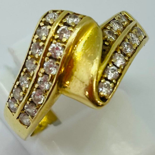 Bague croisée pavée en or jaune 18 carats Poids - 5.47 Grs Taille - 56