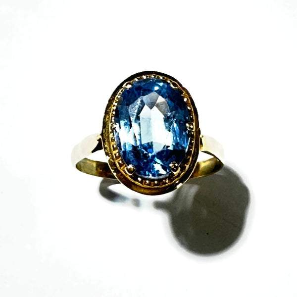 Bague ancienne en or jaune 18K avec spinelle bleu ovale - T58