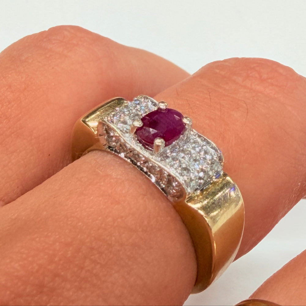 Rare Bague Tank en Or Jaune et Blanc, Diamants et Rubis