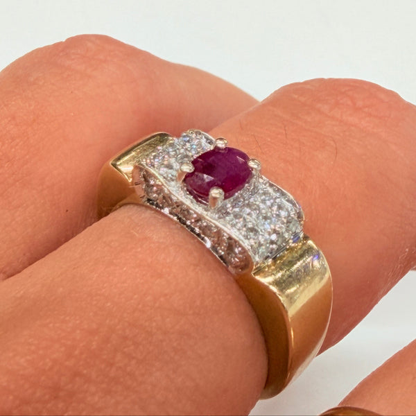 Rare Bague Tank en Or Jaune et Blanc, Diamants et Rubis