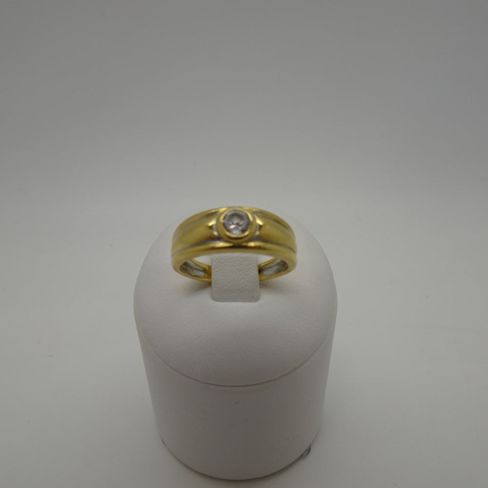 Bagues en Or jaune 18K avec pierre centrale