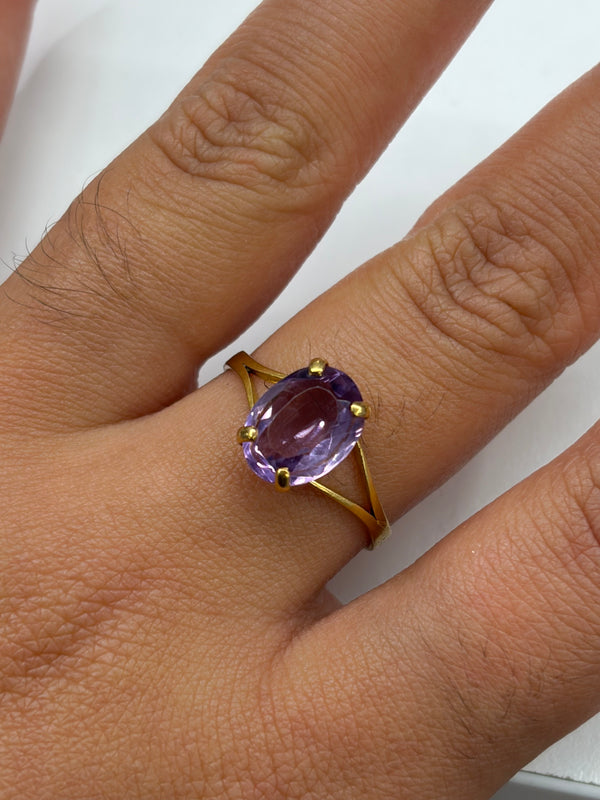 Bague en or jaune avec améthyste