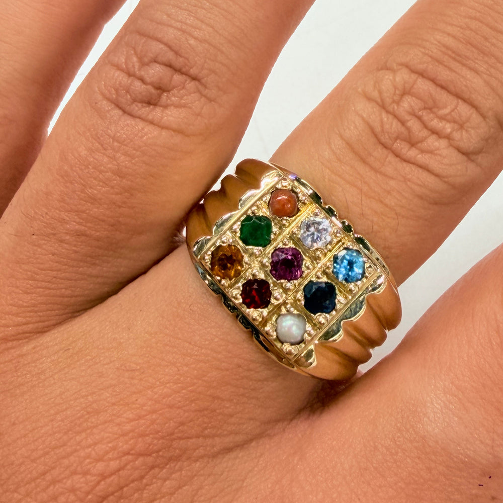 Chevalière en or jaune 18k avec oxydes de Zirconium