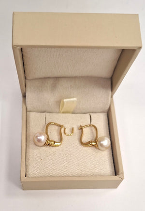 Boucles d'oreilles dormeuses en Or jaune 18Kavec perles