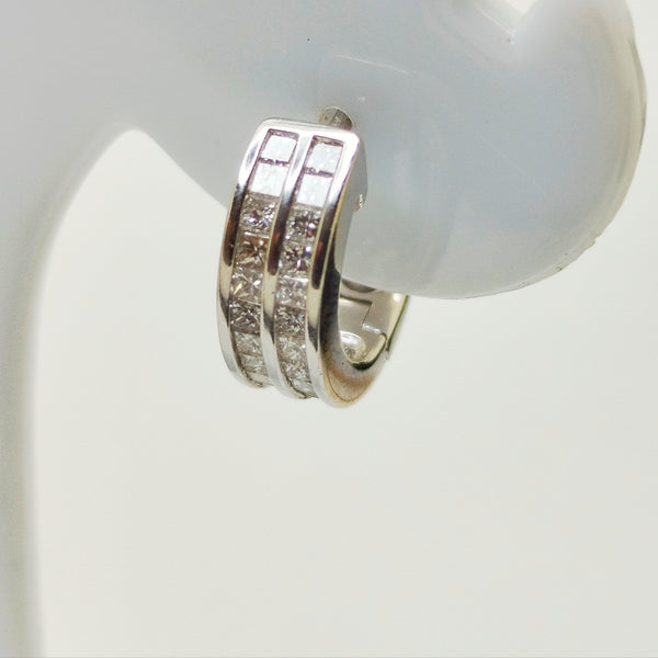 Boucles d'oreilles  en or blanc 18 carats Poids-5.66 Grs