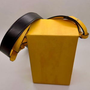 Pochette Fendi jaune en cuir de veau