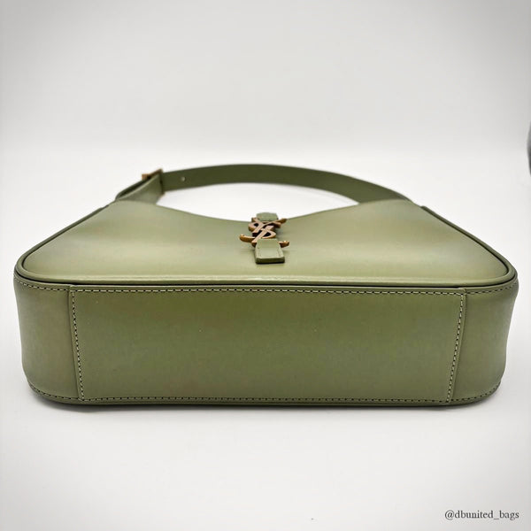 Saint Laurent Sac Hobo 5 à 7 en Cuir Vert