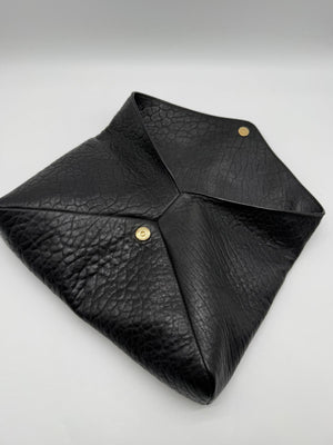 Pochette Cassandre Saint Laurent en cuir noir
