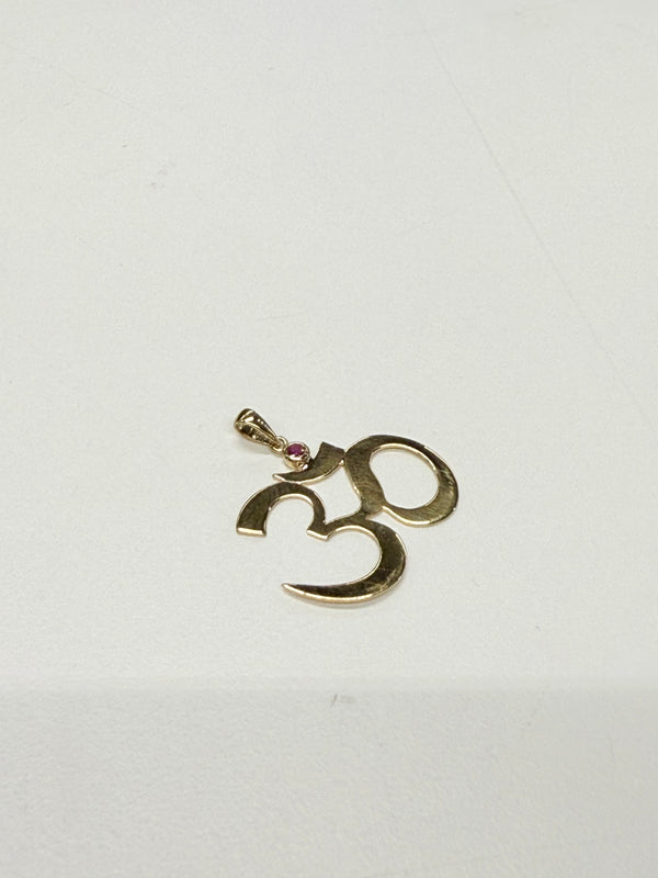 Joli Pendentif OM en Or Jaune 18k avec Rubis