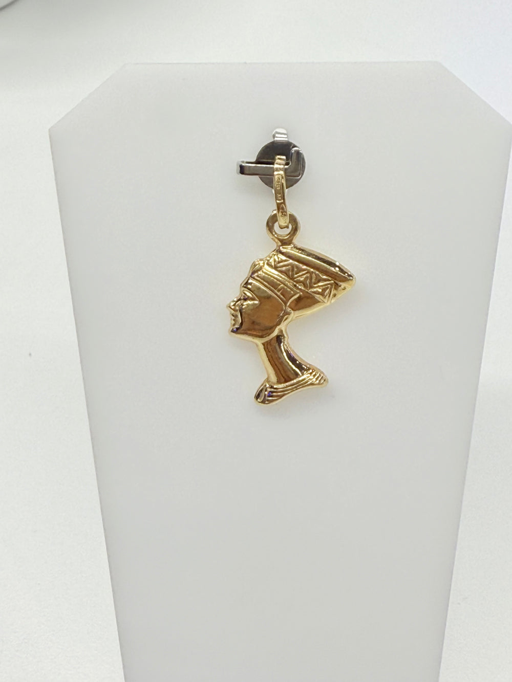 Pendentif Nefertiti Or Jaune 18k en Bon Etat