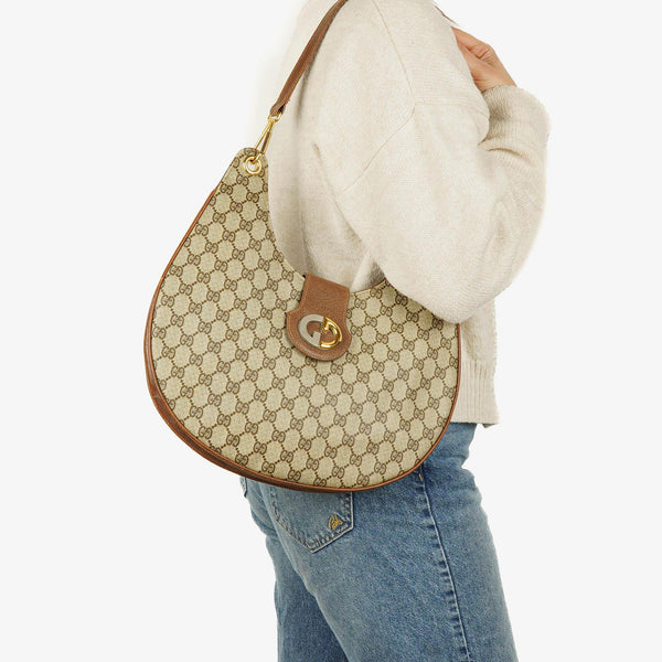 Sac porté épaule Gucci Hobo en toile GG supreme beige