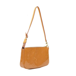 Sac porté épaule Pochette Accessoires Louis Vuitton cuir verni empreinte marron