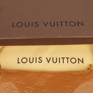 Sac porté épaule Pochette Accessoires Louis Vuitton cuir verni empreinte marron