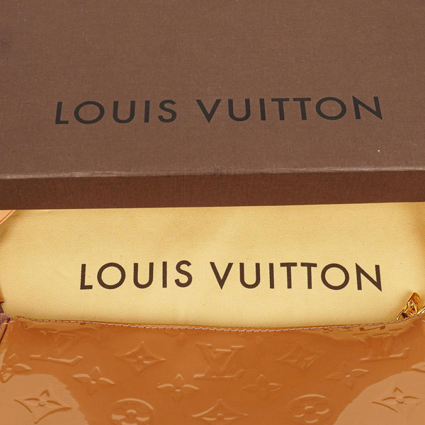 Sac porté épaule Pochette Accessoires Louis Vuitton cuir verni empreinte marron