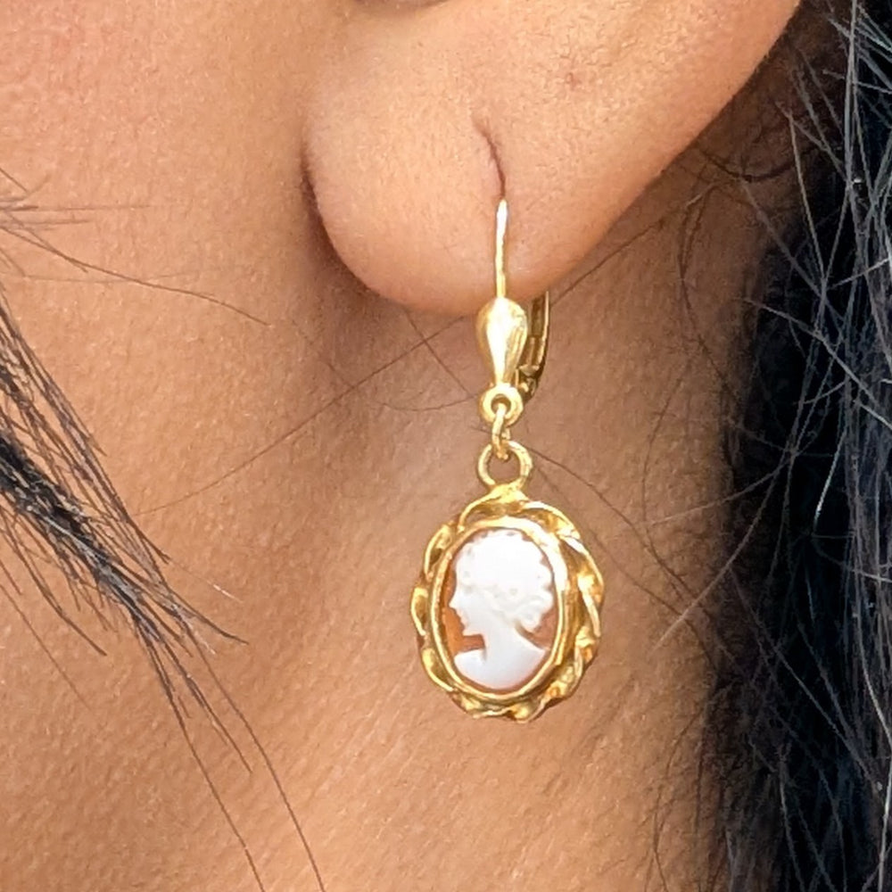 Boucles d'oreilles dormeuses en or jaune 18k