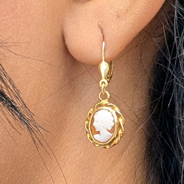 Boucles d'oreilles dormeuses en or jaune 18k