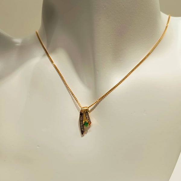 Pendentif Artisanal avec Oxyde de Zirconium & Diamants en Or Jaune 18K