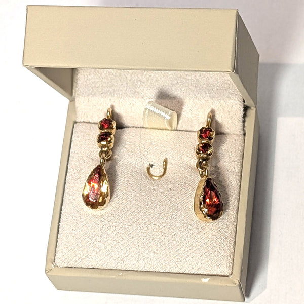 Boucles Dormeuses en Or Jaune 18 Carats avec Zirconiums