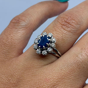 Bague Marguerite en Or Gris 18K avec Diamants et Saphir - Taille 52