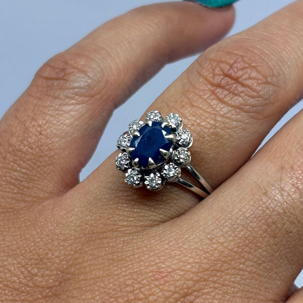 Bague Marguerite en Or Gris 18K avec Diamants et Saphir - Taille 52
