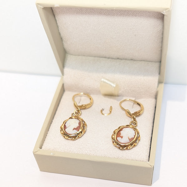 Boucles d'oreilles dormeuses en or jaune 18k