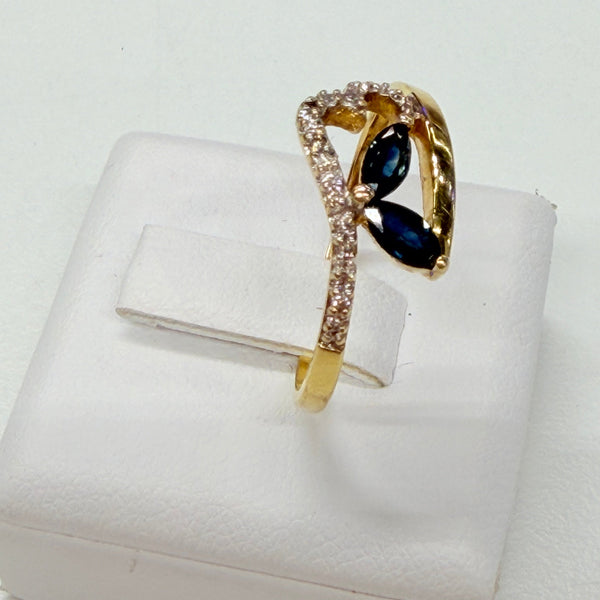 Bague en or jaune 18k, saphirs et diamants Taille 55