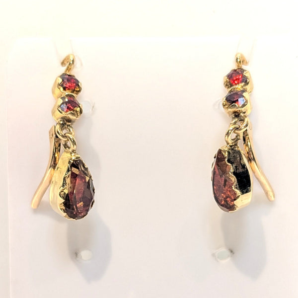 Boucles Dormeuses en Or Jaune 18 Carats avec Zirconiums
